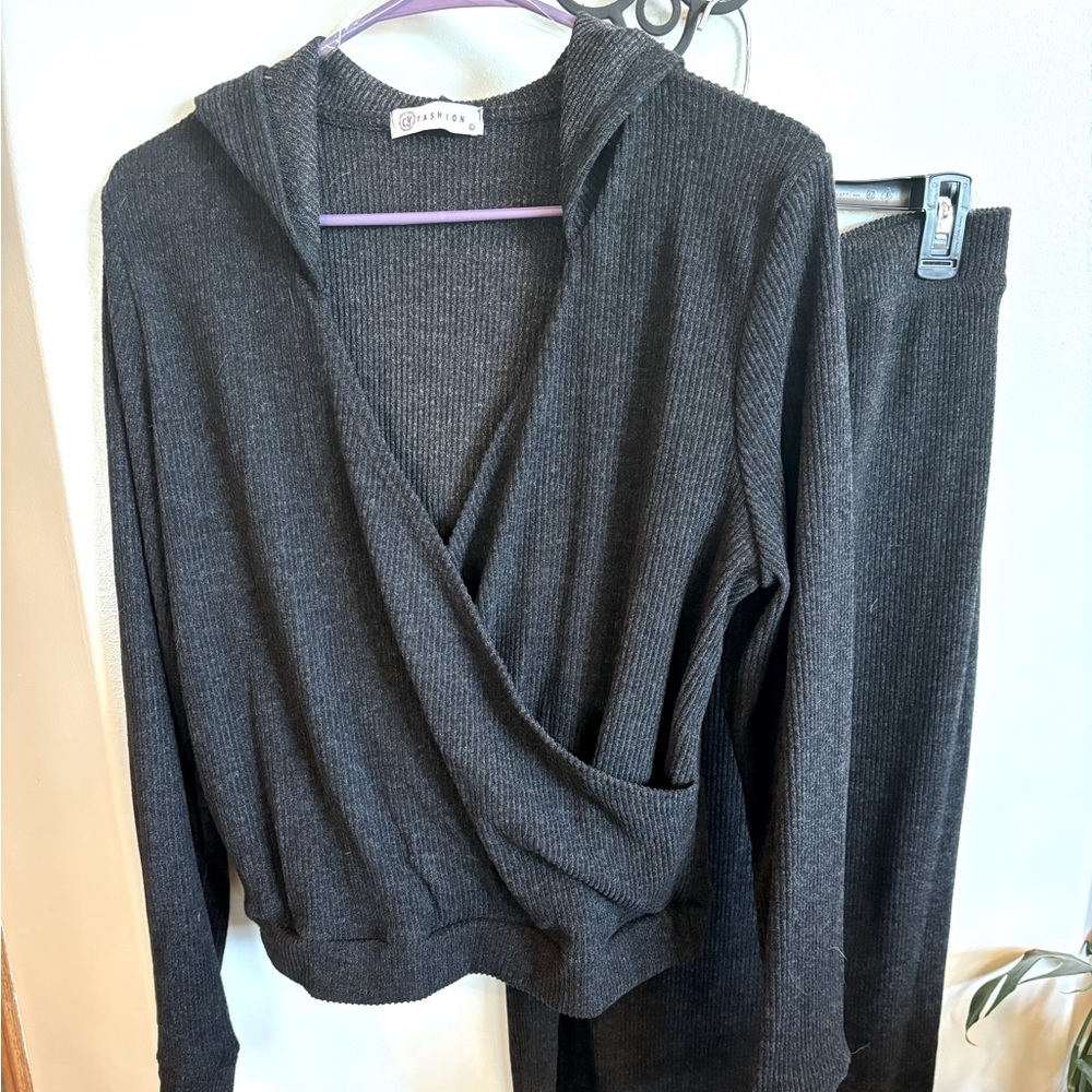 CY Fashions 2 pc boutique top & skirt set. Never worn